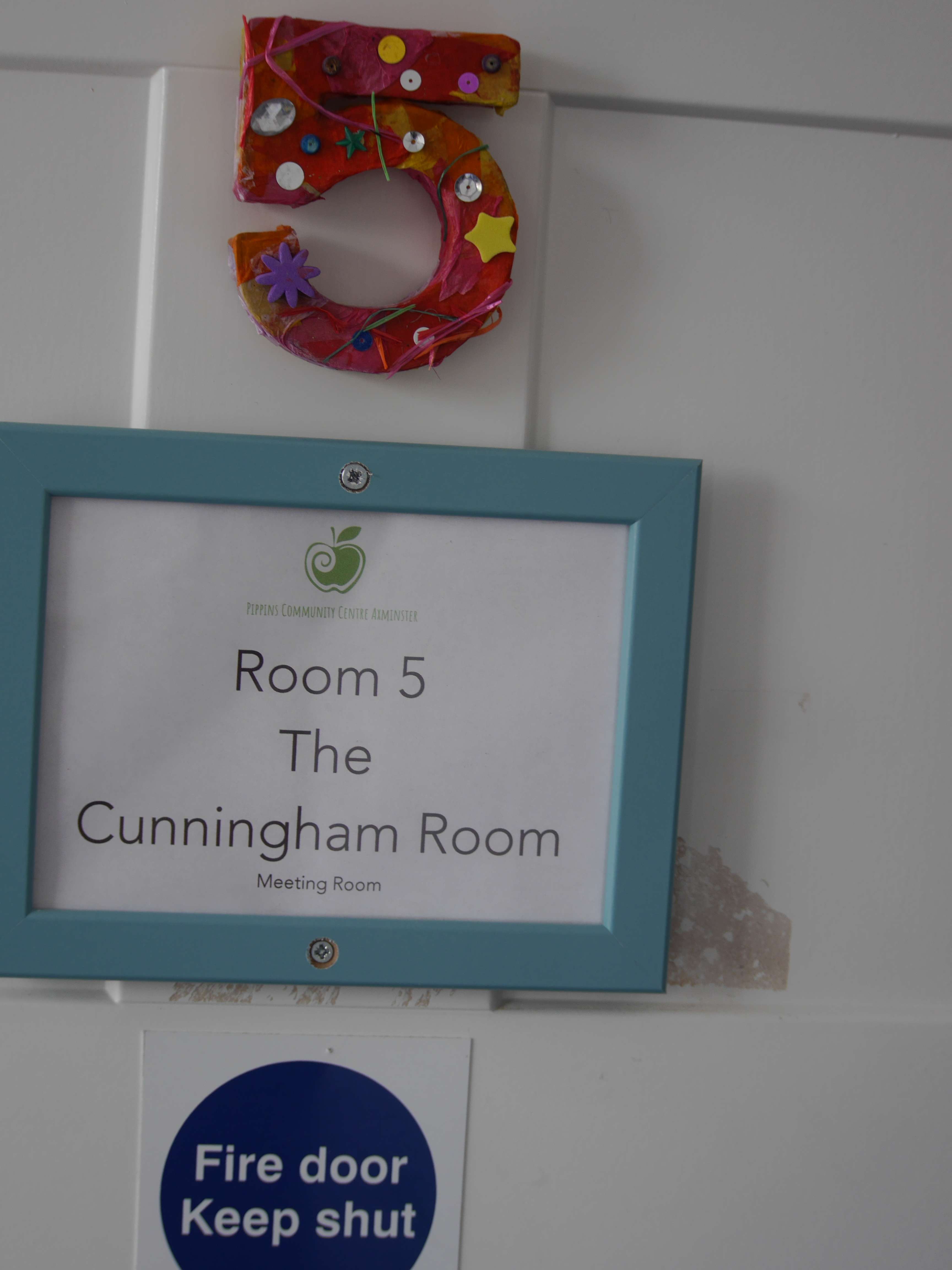 Room 5 chairs, desk and whiteboard